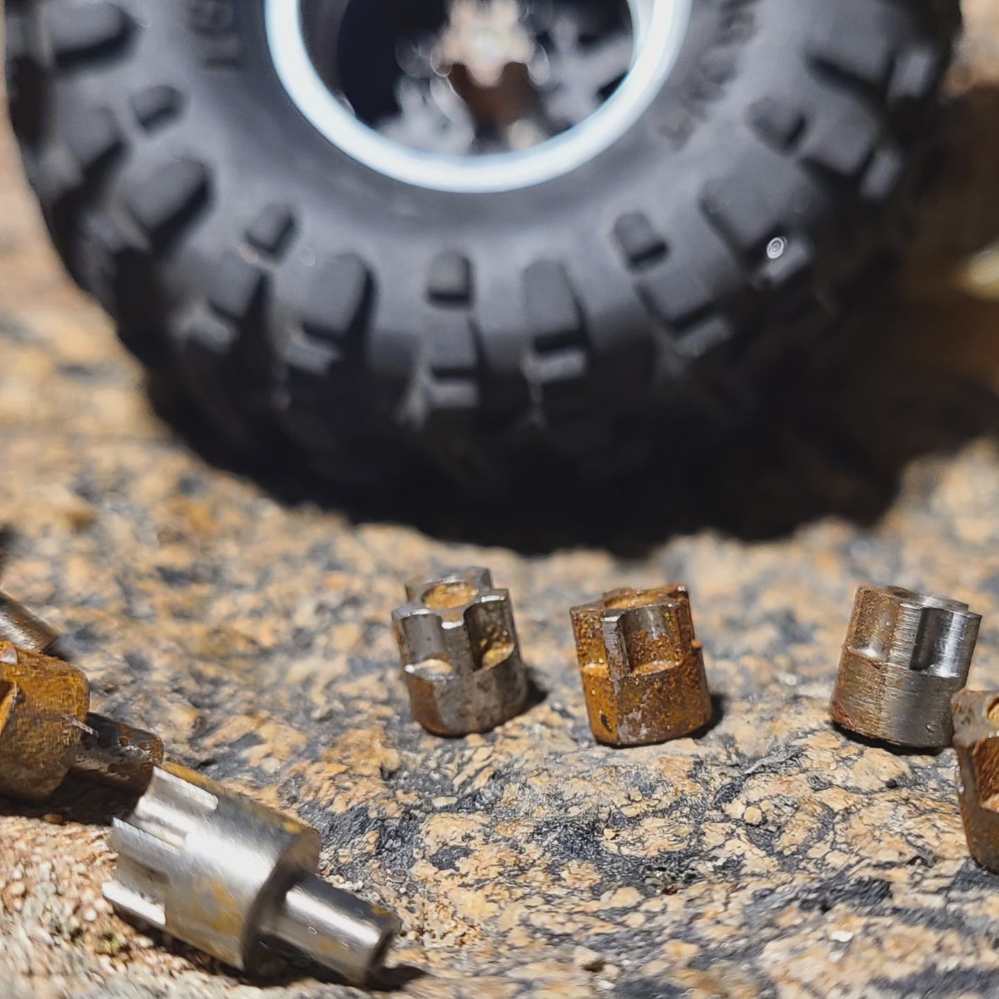 Flow Hub Caps M2 - fits Axial SCX24 - fits FCX24m