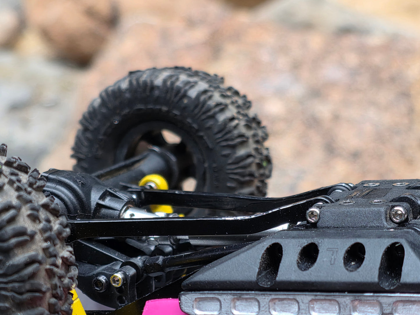 Flow Rear Link Riser - Fits Ascent 32