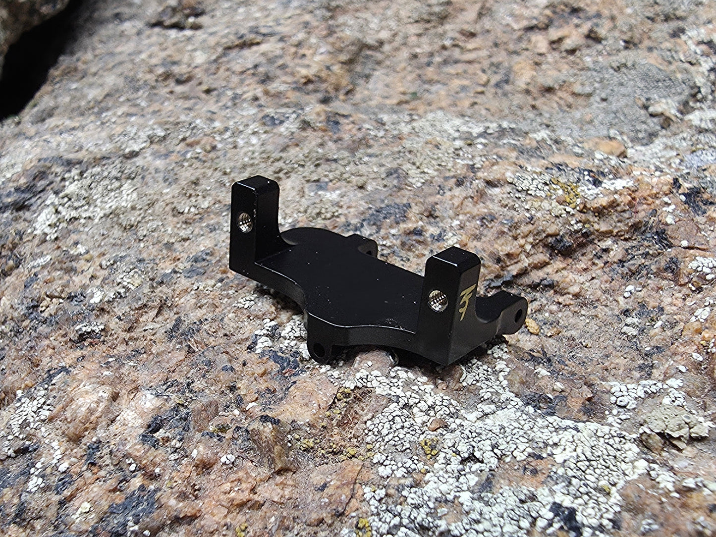 Cascade Servo Mount - Fits Redcat Ascent 32