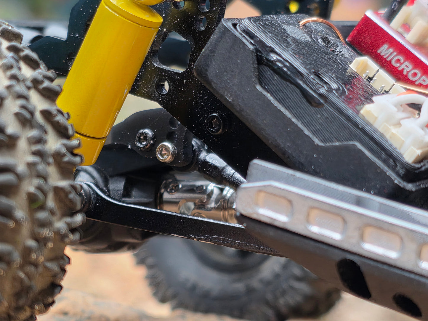 Flow Rear Link Riser - Fits Ascent 32