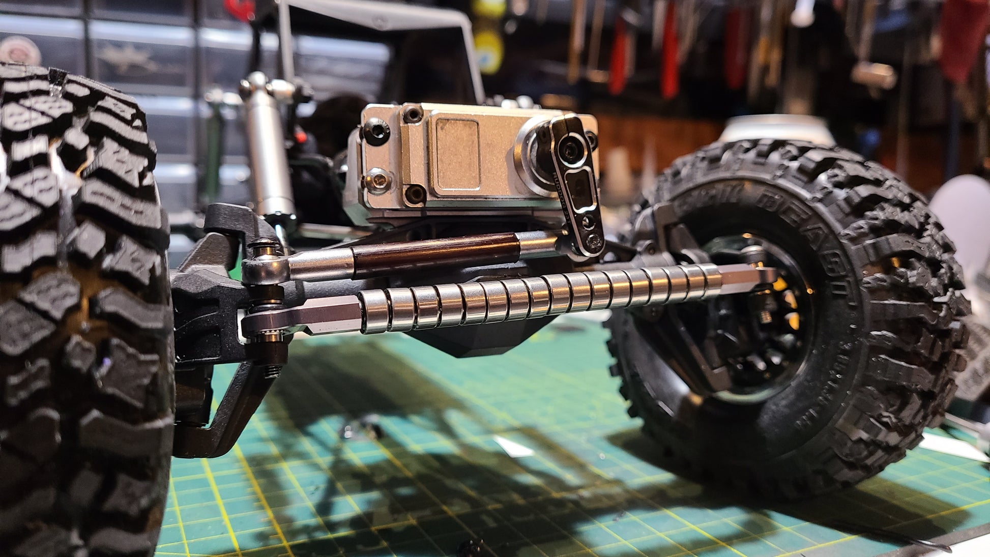 Axial Upper Rear Link Riser, alluminio: UTB18 Axial Upper Rear Link Riser, alluminio: UTB18